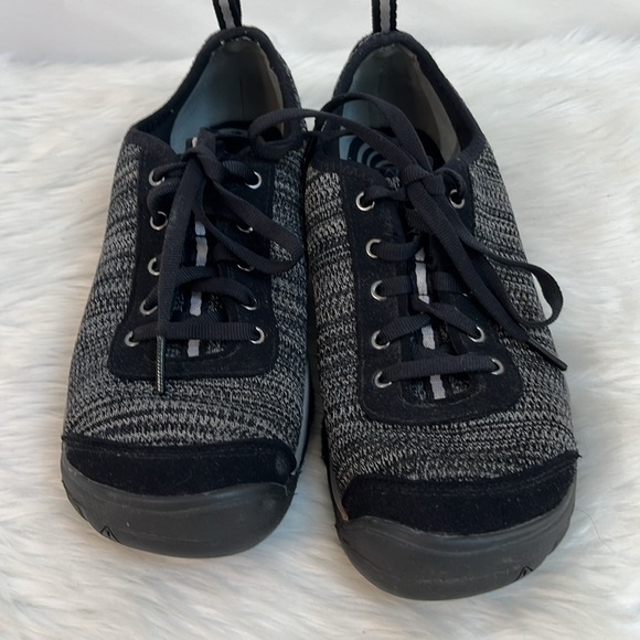 KEEN Women's Hush Knit Sneakers Lace Black Gray Shoes Women Size 8 - Picture 4 of 11